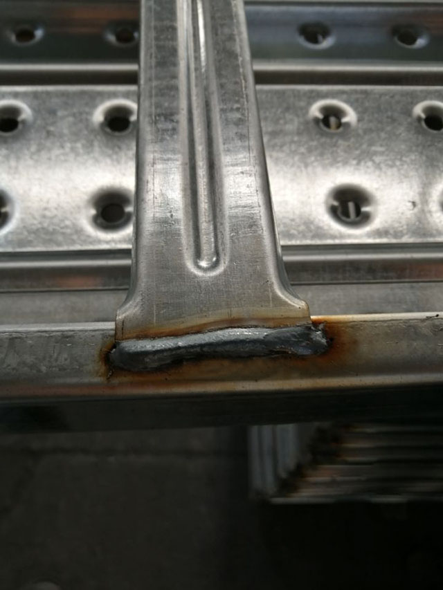 Palubní lešení z galvanizované kovové desky